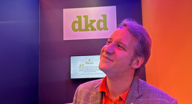 Søren vor dem dkd-Stand auf der DMEXCO 